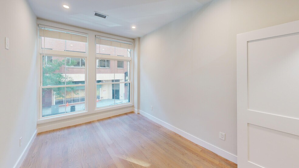 Building Photo - 220 Tremont St