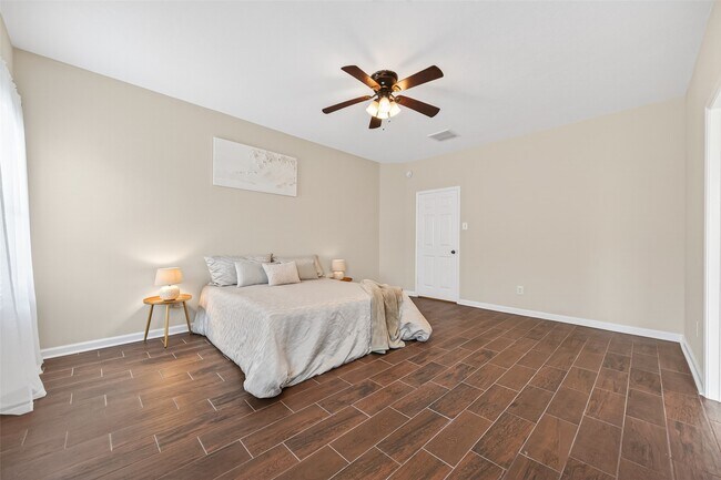 Building Photo - 10427 Lyndon Meadows Dr