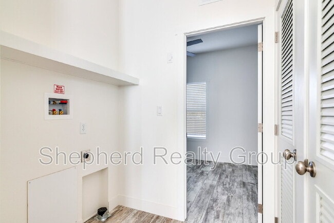 Building Photo - 15914 Dauchy Ave