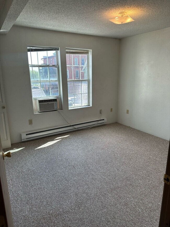 Building Photo - 113 E Prentiss St