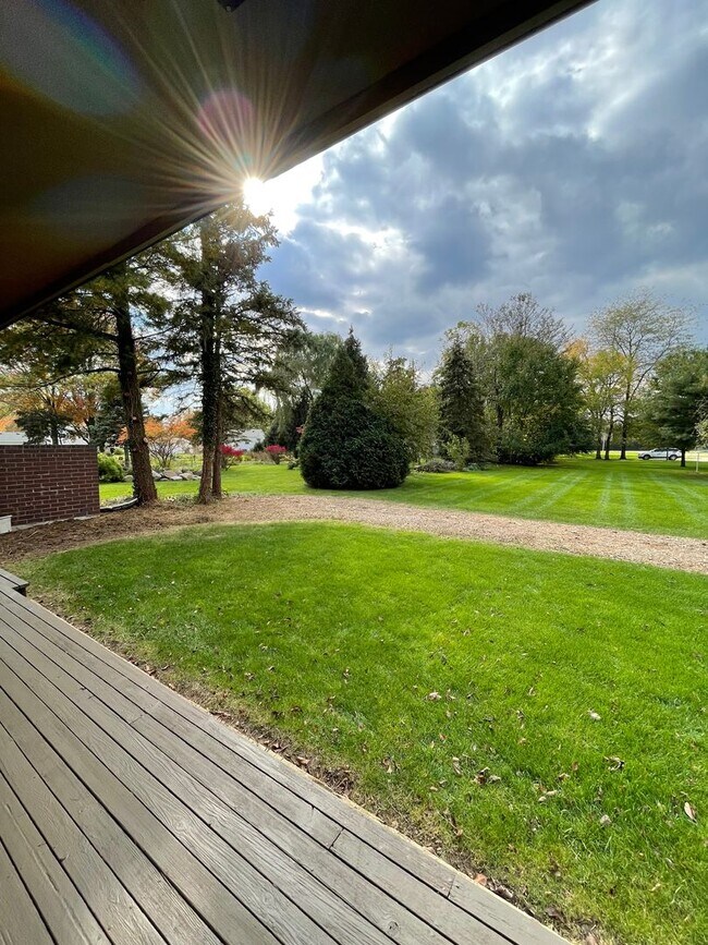 Building Photo - For Lease / Rent