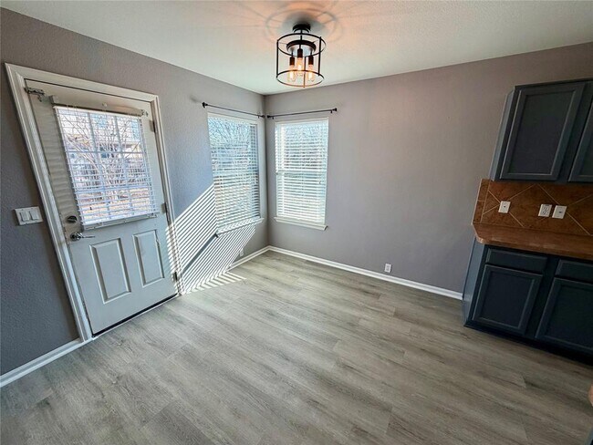 Building Photo - 500 Kingfisher Ln