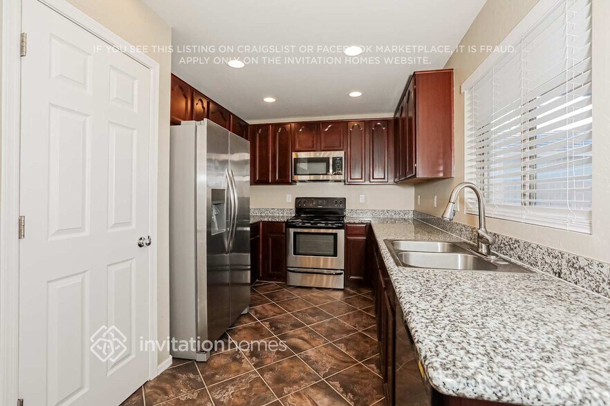 Building Photo - 2528 W Prospector Way