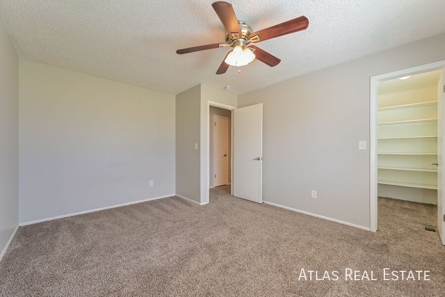 Building Photo - 14935 E Columbia Dr