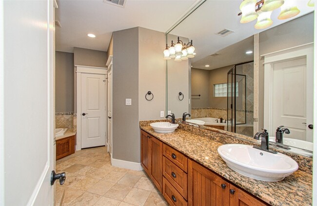 Building Photo - 1034 Dunbar St