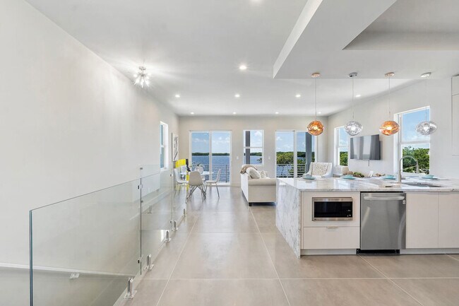 Building Photo - 99 Seaside Ave