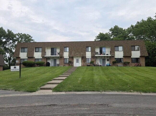 Building Photo - 17 Stenwick Dr