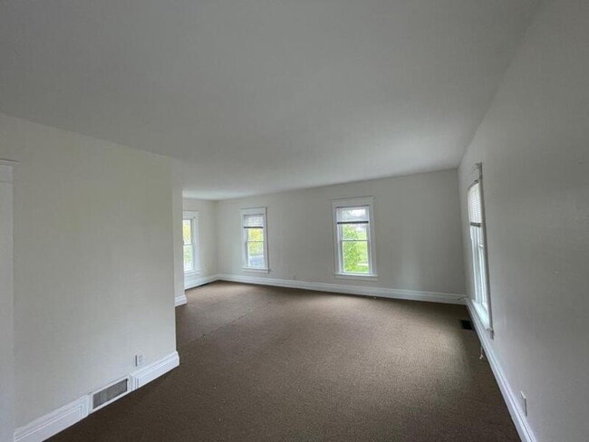 Building Photo - 224 State St