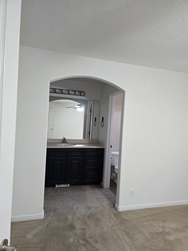 Building Photo - 13463 S Corbin Valley Dr