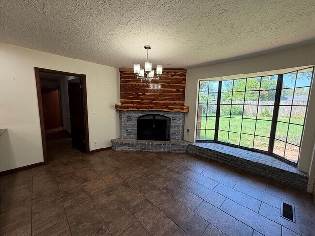 Building Photo - 2517 Chateau Dr