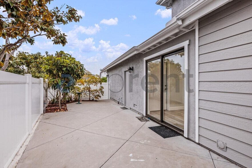 Building Photo - Unit