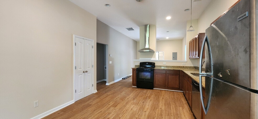 Building Photo - Room in Duplex on Bolton Rd NW