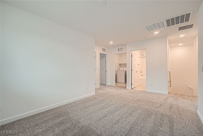Building Photo - 911 Watford Pl