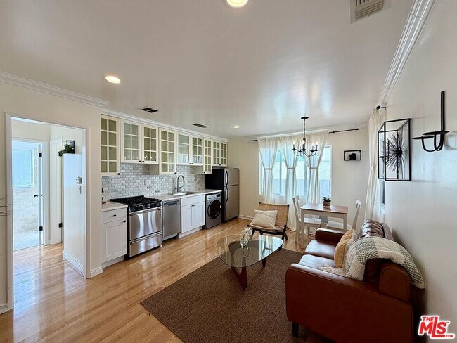 Building Photo - 938 6th St