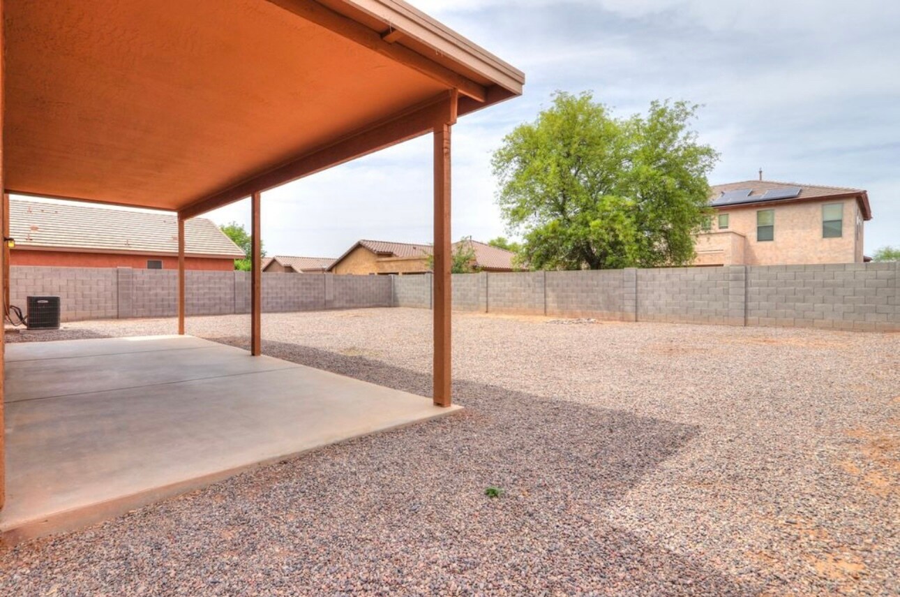 Building Photo - 45694 W Ranch Rd
