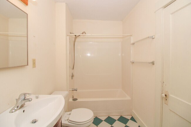 Building Photo - 1721 Cliff Dr