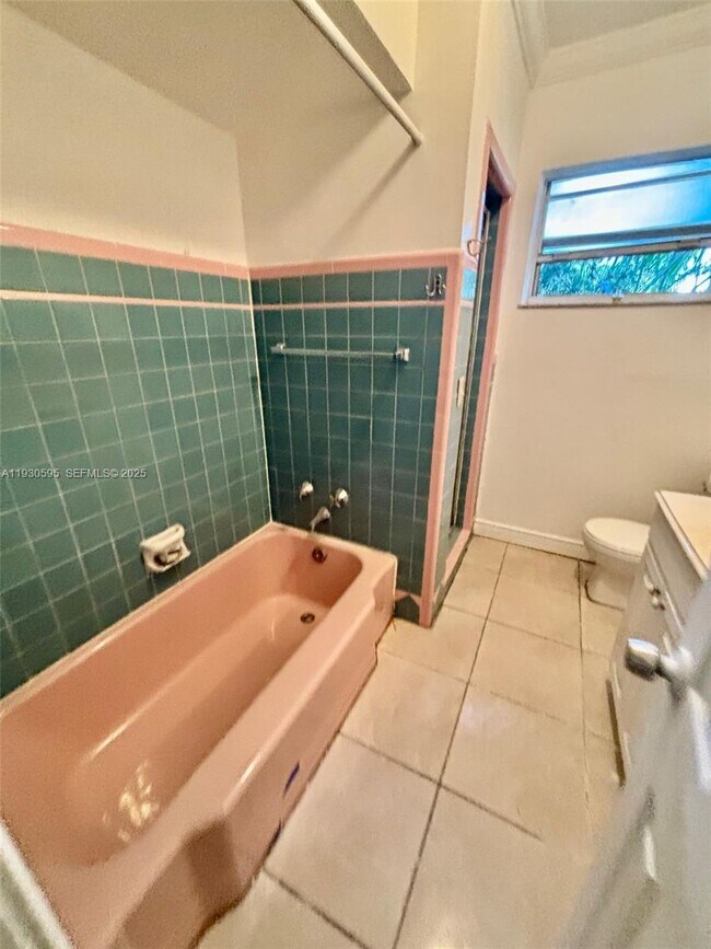 Building Photo - 724 Moffett St