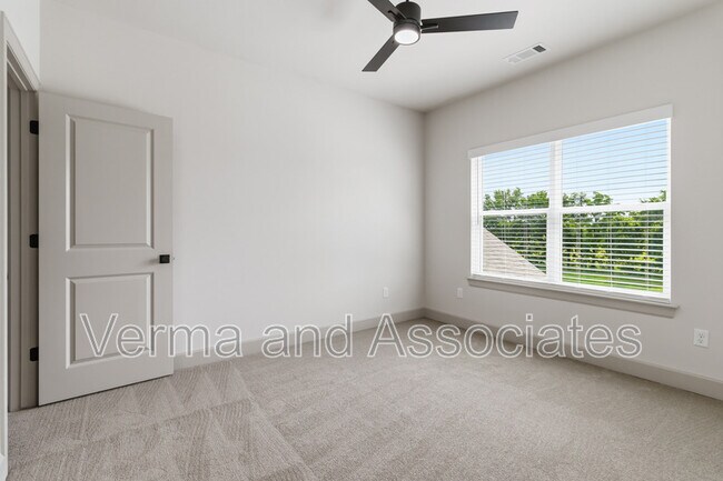 Building Photo - 1041 Whistler St