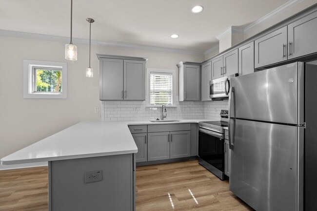 Building Photo - Modern amenities meet Cozy charm!  3 Bedro...