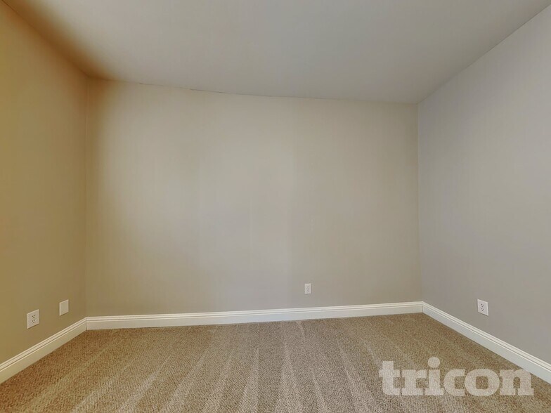 Building Photo - 1533 Country Wood Dr