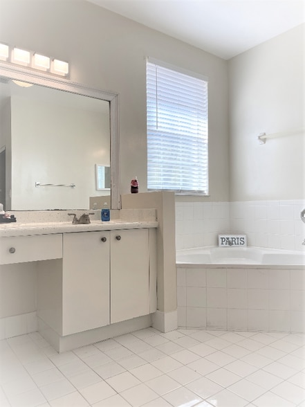 Building Photo - 14300 SW 159th Pl