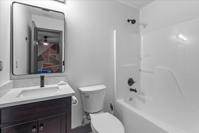 Building Photo - 1609 Roanoke Ave