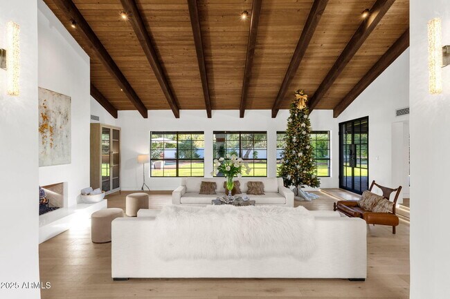 Building Photo - 6954 E Caballo Dr