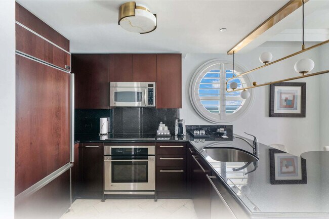 Building Photo - 4391 Collins Ave