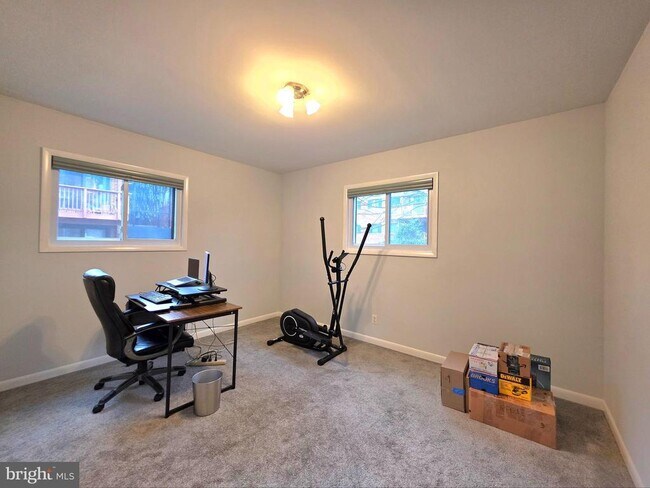 Building Photo - 2700 Dartmouth Rd