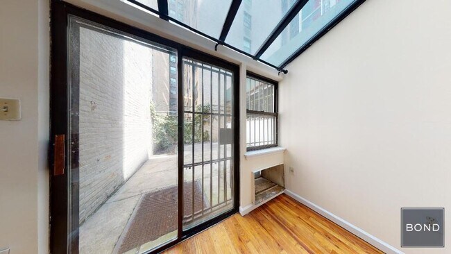 Primary Photo - 255 W 93rd St