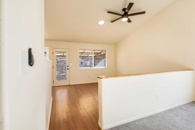 Building Photo - Well Maintained 3 Bedroom, 2 Bath Home