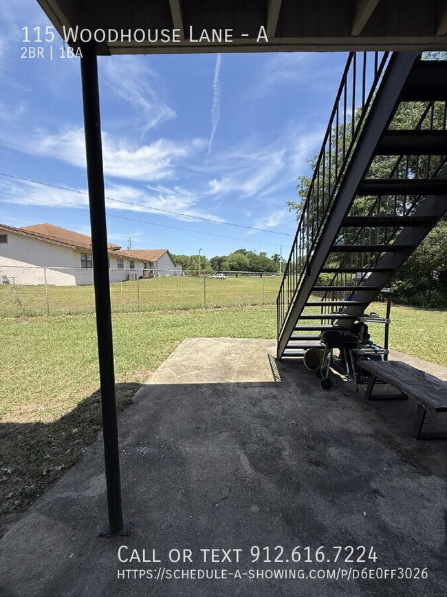 Building Photo - 115 Woodhouse Ln