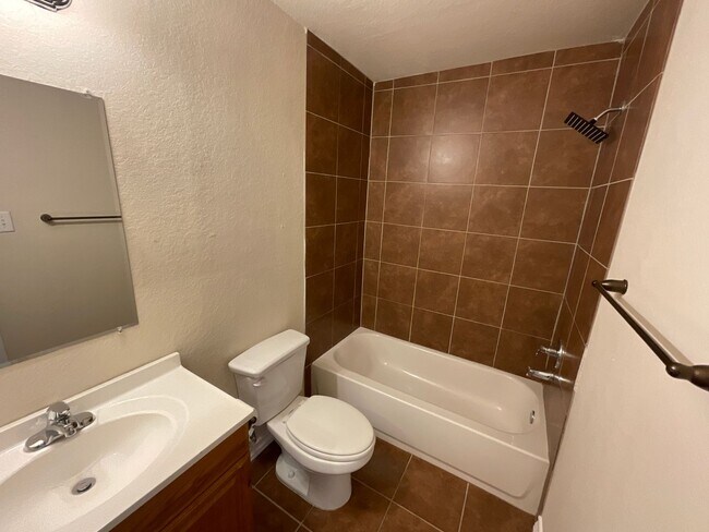 Building Photo - 6403 Aspen Hill