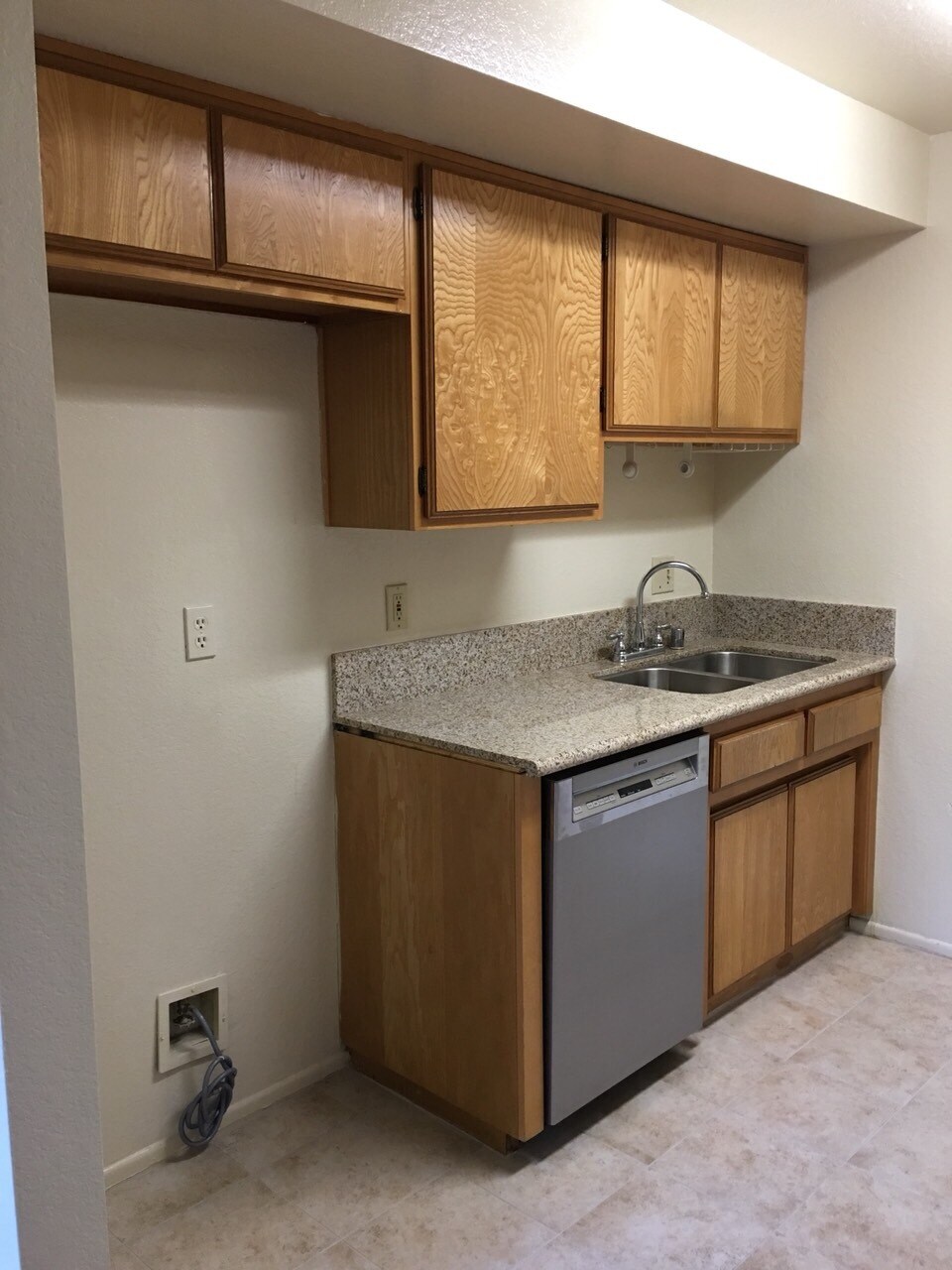 Kitchen - 472 S El Molino Ave