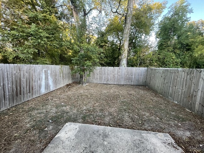 Building Photo - 7047 Meadow Park Ave