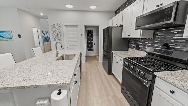 Building Photo - 293 Lillian St