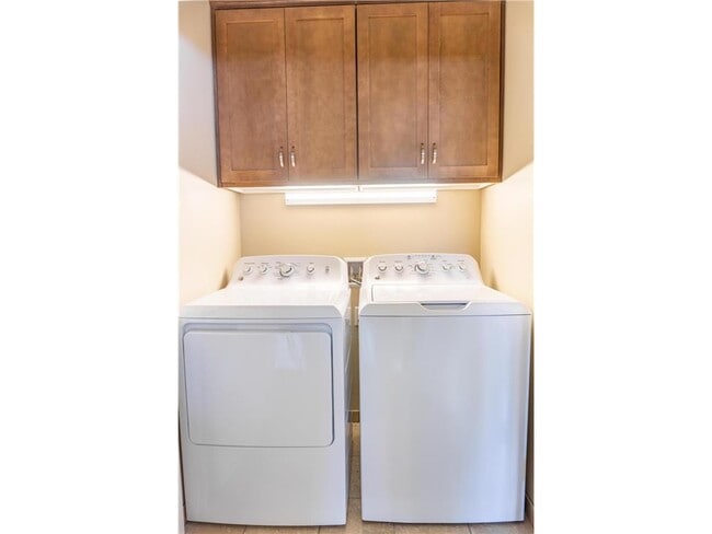 Building Photo - 2976 Clover Ridge Dr