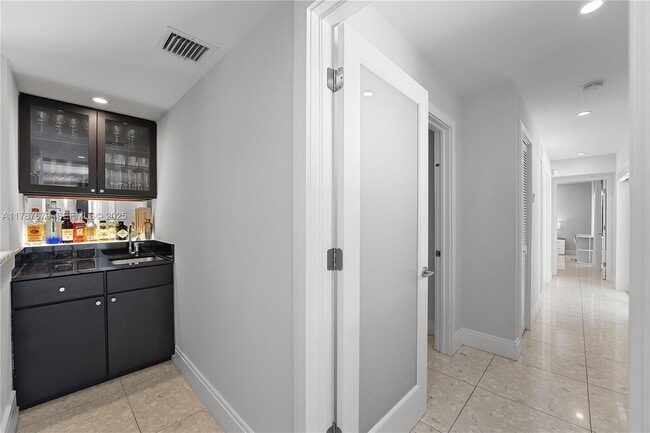 Building Photo - 122 E 2nd Ct