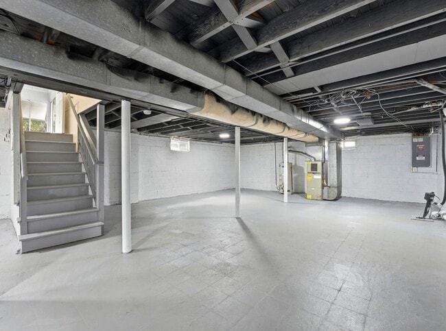 Building Photo - Fully Renovated Rental with Designer Kitchen, Modern Bath & Bonus Spaces – Stratford, NJ