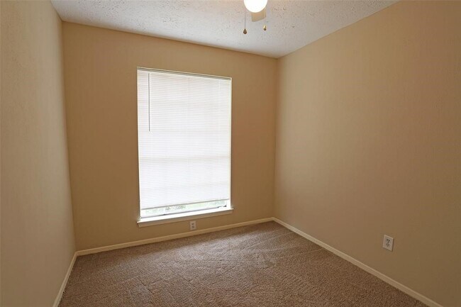 Building Photo - 11011 Shadowfield Dr