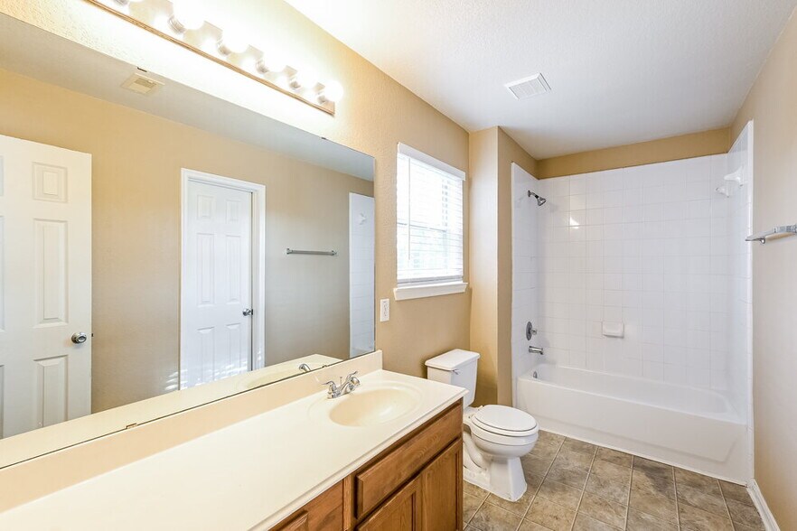 Building Photo - 22123 Greengate Dr