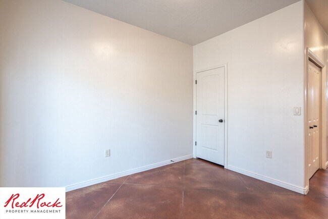 Building Photo - 2075 S Sir Monte Dr