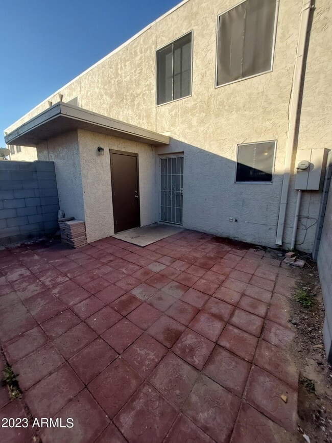 Building Photo - 6140 W Townley Ave
