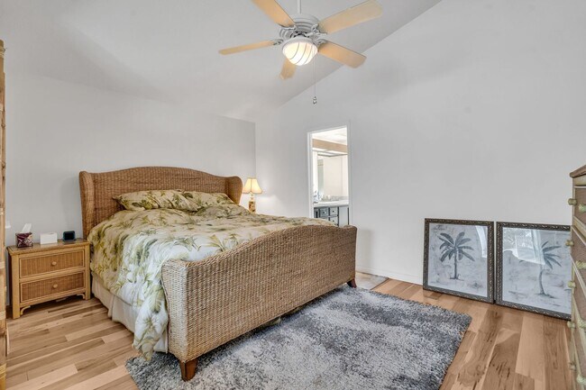 Building Photo - INCREDIBLE LOCATION... END OF CUL DE SAC WITH OVER 100 FEET ON WATER... MARVELOUS DOCK AND DECK W...