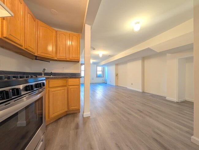 Building Photo - 246 Whiton St