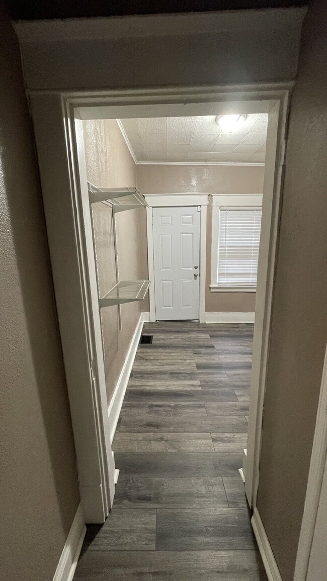 Building Photo - Cozy, Updated 1-Bed Apartment Near Downtown Sharon with In-Unit Laundry!