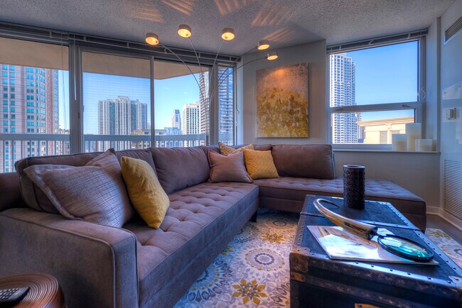 Building Photo - 530 N State St