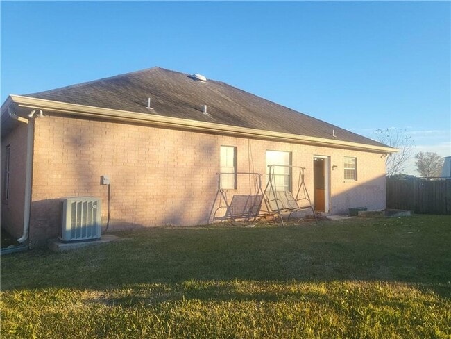 Building Photo - 1148 Lochlomand Dr