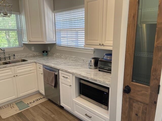 Building Photo - 2002 Greenwood Dr