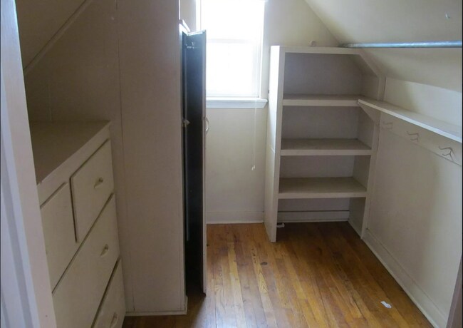 Building Photo - 1315 Sheldon St